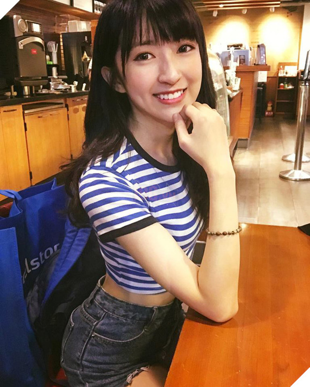 Chiêm ngưỡng nhan sắc "thiên thần" của nữ MC LMHT cầu hôn KkOma và khiến Faker ngẩn ngơ