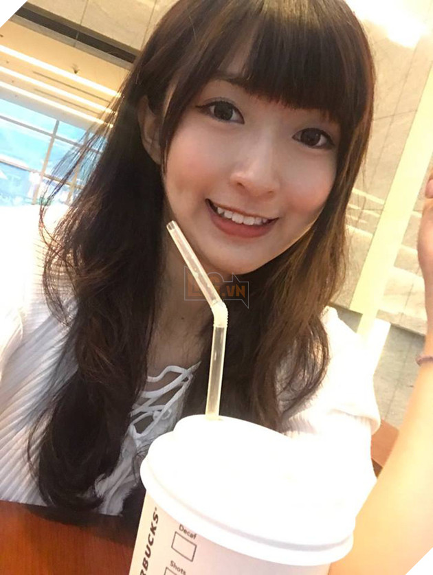 Chiêm ngưỡng nhan sắc "thiên thần" của nữ MC LMHT cầu hôn KkOma và khiến Faker ngẩn ngơ