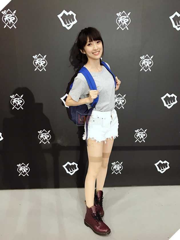 Choáng với nữ MC LMHT Đài Loan xinh như thiên thần, "phải lòng" và không thể nào giữ nổi bình tĩnh khi đứng cạnh Faker