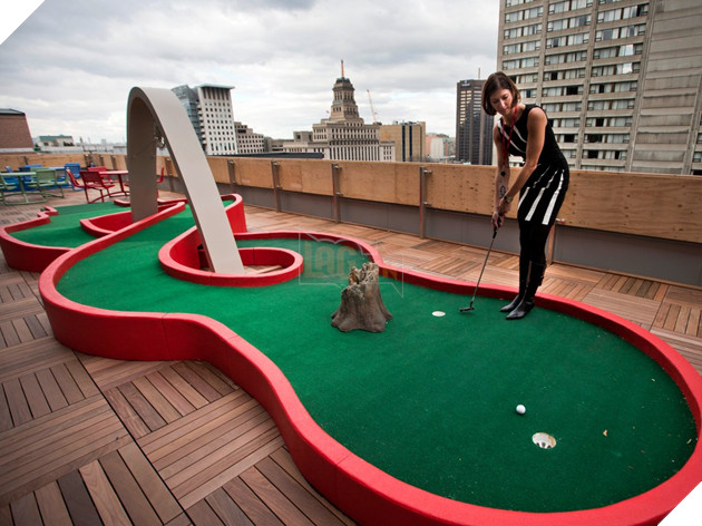 Employees in Toronto can play miniature golf on the roof...