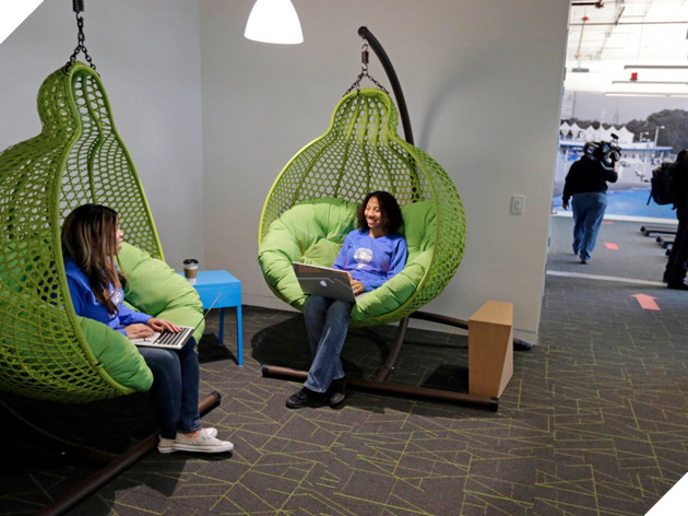 These hanging pods in the Chicago office look super comfortable — and can act as a meeting space.