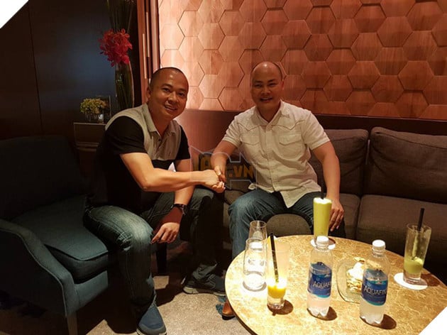 Cái bắt tay giữa ông Nguyễn Tử Quảng và ông Đoàn Văn Hiểu Em