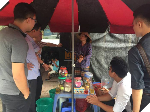 Chủ 1 tiệm Salon tóc dùng trò PR bẩn làm mất việc làm của cô bán trà đá, không những vậy còn làm xấu mặt Việt nam 