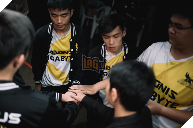 Nhà đương kim vô địch LMHT Việt Nam bất ngờ lập đội tuyển mới thi đấu Blade and Soul