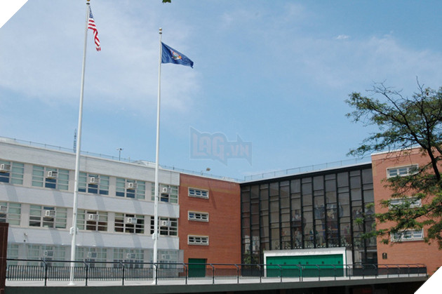 
Ngôi trường THPT Khoa học Bronx.
