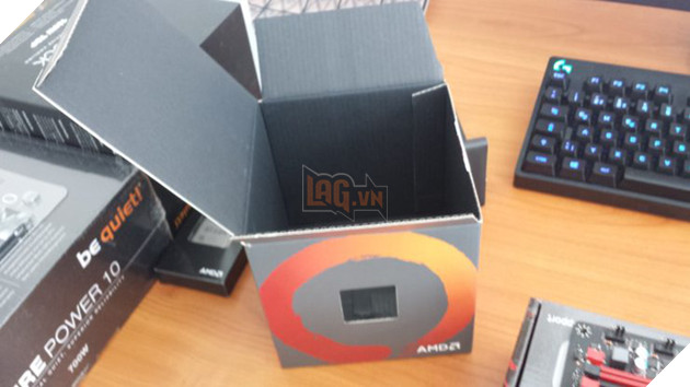 
Vỏ hộp chuẩn của AMD, chỉ là CPU đã bị thay thế
