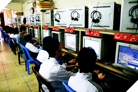 
Hồi năm 2007 ra quán net màn hình CRT Samsung 17 inch là chuyện rất bình thường. Quán nào có LCD mới là chuyện lạ!
