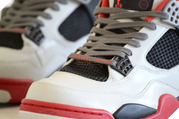 
Nhờ sự thành công của những đôi giày phong cách SNES, nhà sản xuất tiếp tục trình làng mẫu giày NES Jordans
