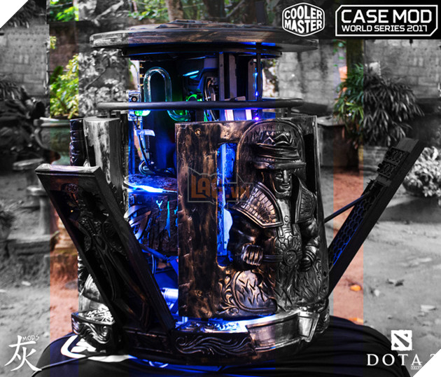 "Thánh cuồng" chặt cây về điêu khắc hẳn hình tướng trong game làm vỏ case máy tính