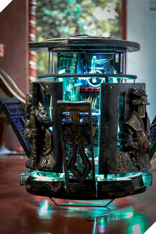 "Thánh cuồng" chặt cây về điêu khắc hẳn hình tướng trong game làm vỏ case máy tính