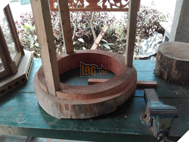 "Thánh cuồng" chặt cây về điêu khắc hẳn hình tướng trong game làm vỏ case máy tính