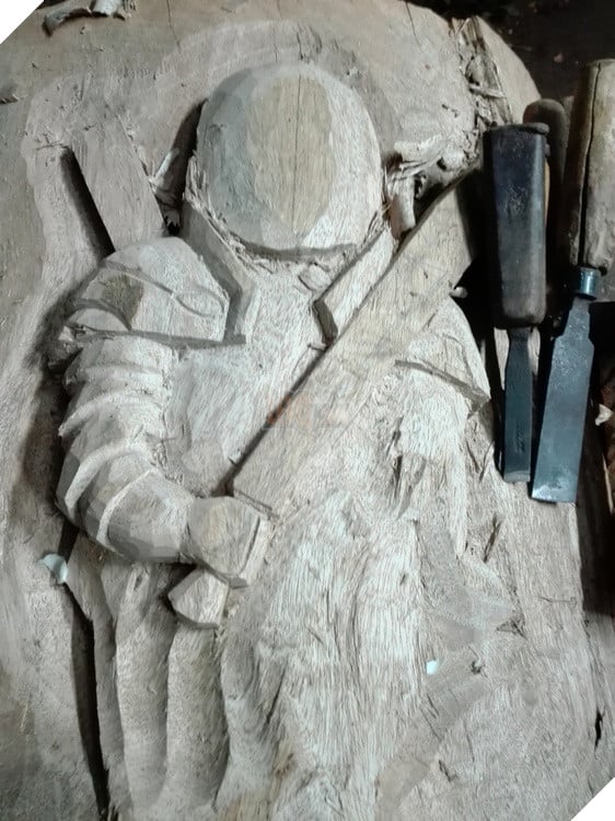 "Thánh cuồng" chặt cây về điêu khắc hẳn hình tướng trong game làm vỏ case máy tính