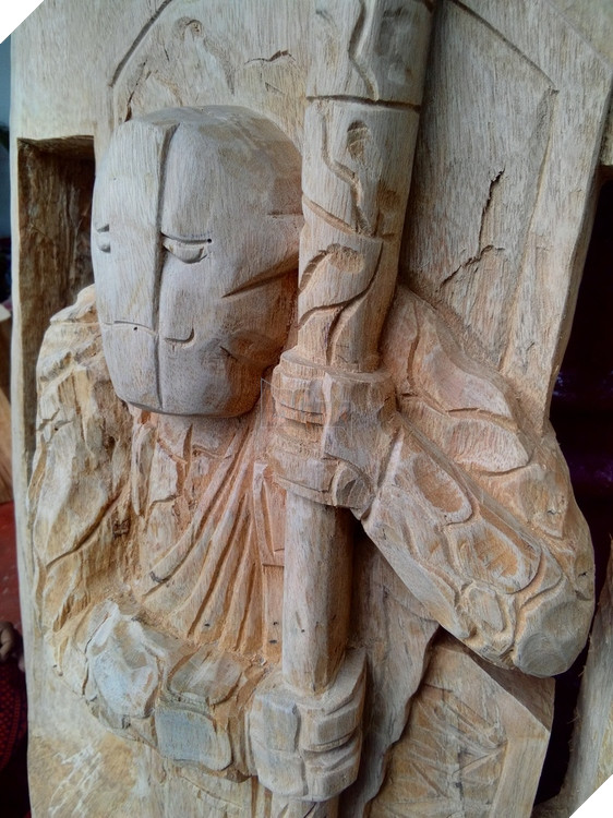 "Thánh cuồng" chặt cây về điêu khắc hẳn hình tướng trong game làm vỏ case máy tính