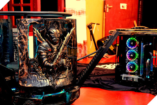 "Thánh cuồng" chặt cây về điêu khắc hẳn hình tướng trong game làm vỏ case máy tính