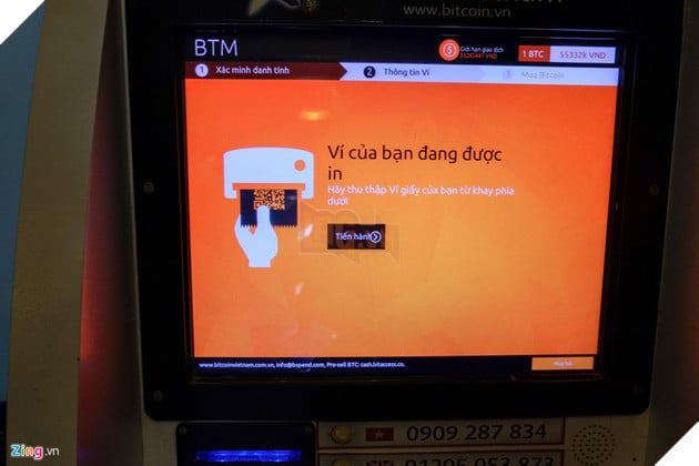 Sau khi xác minh số điện thoại, người dùng cần quét mã QR code ví Bitcoin của mình để giao dịch. Nếu chưa có ví riêng, máy sẽ giúp tạo một tài khoản tại Bitaccess và in ra dạng QR code. Người dùng không thể in lại nếu mất ví