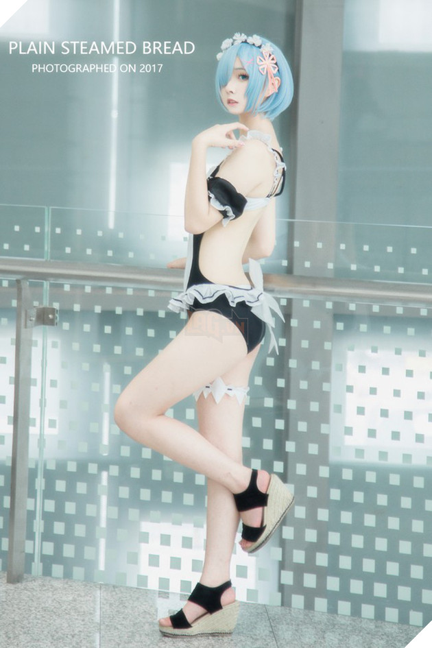 Tuyệt vời cosplay nàng hầu Rem cực gợi cảm trong Re:Zero