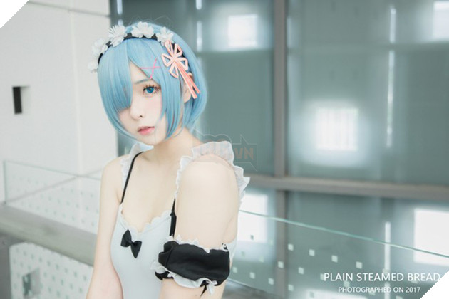 Tuyệt vời cosplay nàng hầu Rem cực gợi cảm trong Re:Zero