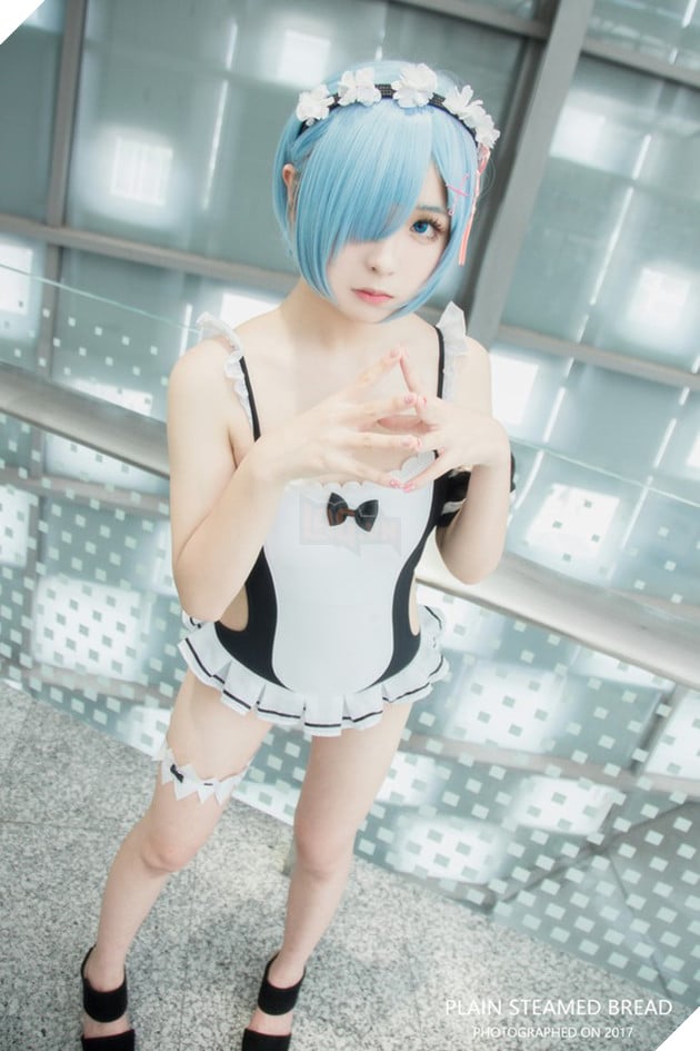 Tuyệt vời cosplay nàng hầu Rem cực gợi cảm trong Re:Zero