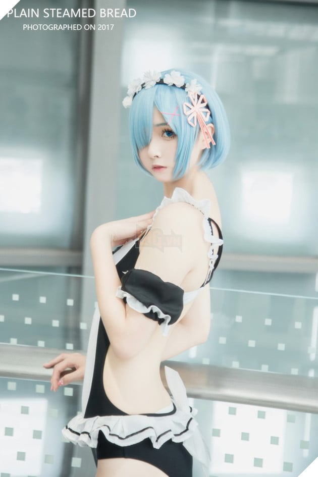 Tuyệt vời cosplay nàng hầu Rem cực gợi cảm trong Re:Zero