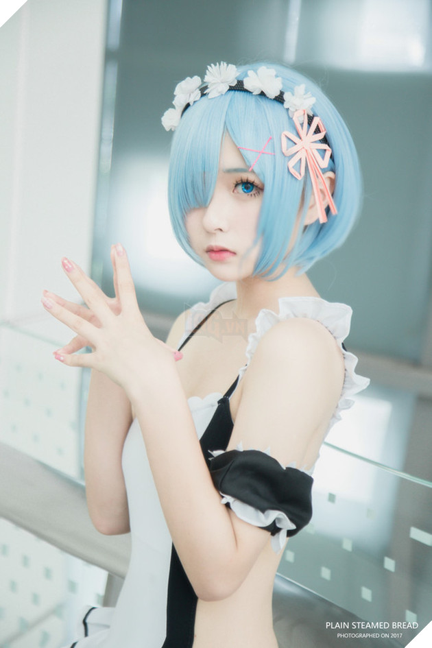 Tuyệt vời cosplay nàng hầu Rem cực gợi cảm trong Re:Zero