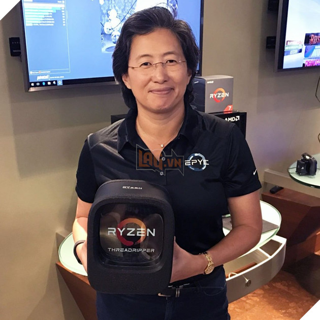 Photo of AMD Ryzen Threadripper được đóng gói vô cùng sexy trên tay CEO Lisa Su