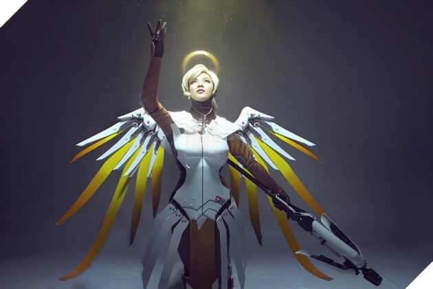 Ngất ngây với cosplay Mercy cực gợi cảm trong Overwatch