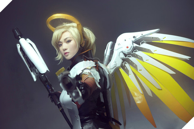 Ngất ngây với cosplay Mercy cực gợi cảm trong Overwatch