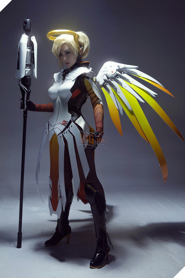 Ngất ngây với cosplay Mercy cực gợi cảm trong Overwatch