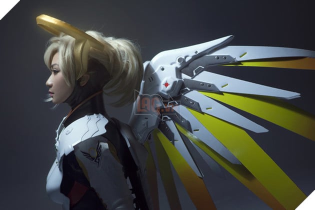 Ngất ngây với cosplay Mercy cực gợi cảm trong Overwatch