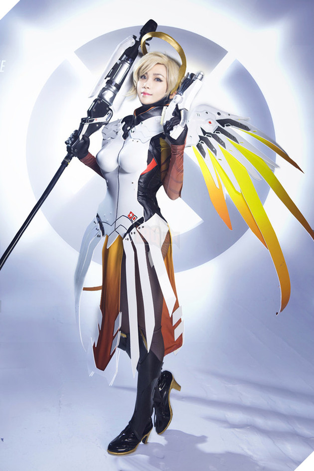 Ngất ngây với cosplay Mercy cực gợi cảm trong Overwatch