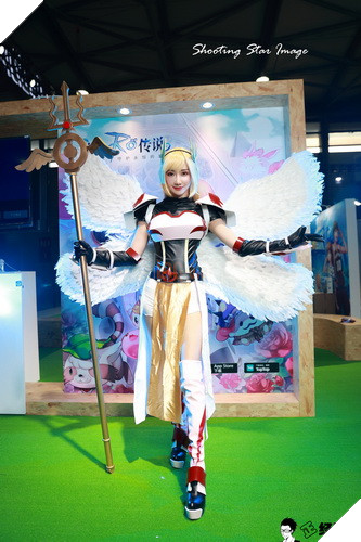 ChinaJoy 2017: Cùng chiêm ngưỡng các bóng hồng góp mặt tại ngày khai mạc đầu tiên 11