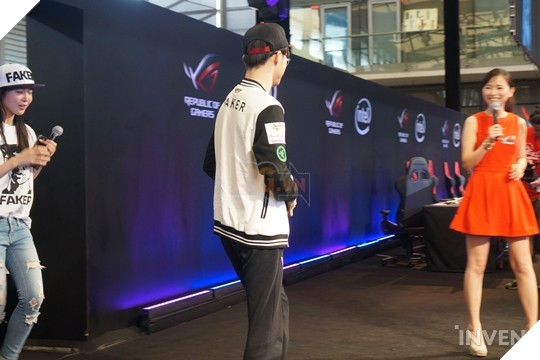 LMHT: Choáng với dàn vệ sĩ theo bảo vệ Faker hơn cả siêu sao, ca sĩ Hàn Quốc 11