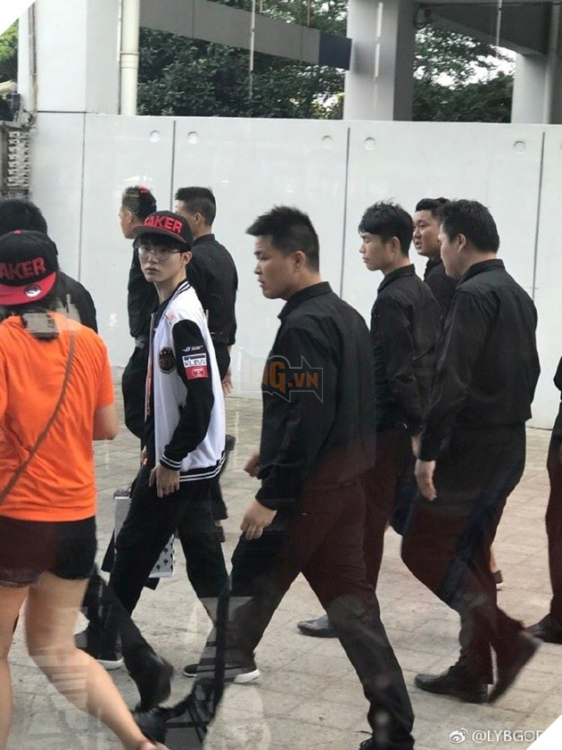 LMHT: Choáng với dàn vệ sĩ theo bảo vệ Faker hơn cả siêu sao, ca sĩ Hàn Quốc 3