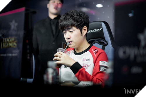 Cộng đồng LMHT yêu cầu BTC LCK phạt nặng Bang, khả năng xạ thủ SKT T1 phải đi lao động công ích là cực cao