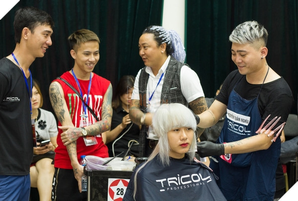 Các giám khảo luôn giữ cho không khí phần thi buổi sáng được thoải mái, vui vẻ