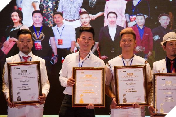 GIấy chứng nhận Cố vấn Cao cấp là lời tri ân của BTC cho những cống hiến không ngừng của các NTMT