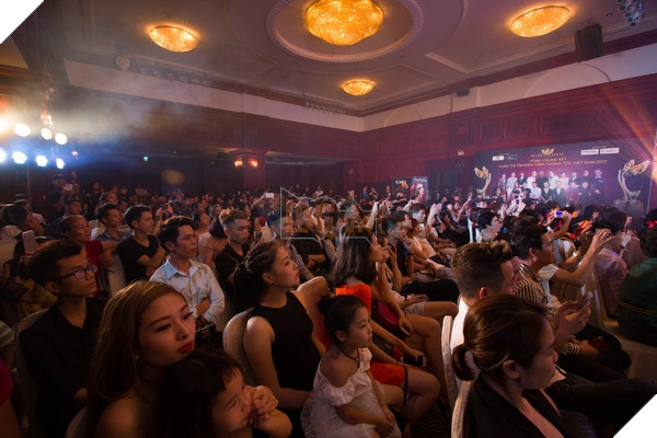 Khán giả đến kín Hội trường, một tín hiệu đáng mừng cho ngành Tóc Việt Nam