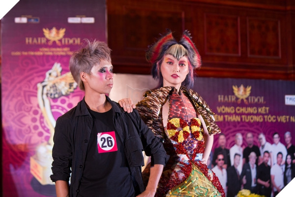 Đêm Chung Kết chứng kiến nhiều kiểu tóc và trang phục rất ấn tượng