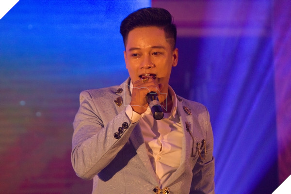 Đêm Chung kết còn có sự góp mặt của Trung Quân Idol - Một gương mặt quen thuộc