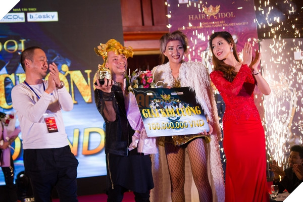 và niềm vui vỡ òa khi nhận Giải Kim Cương - Giải thưởng cao quý nhất của cuộc thi