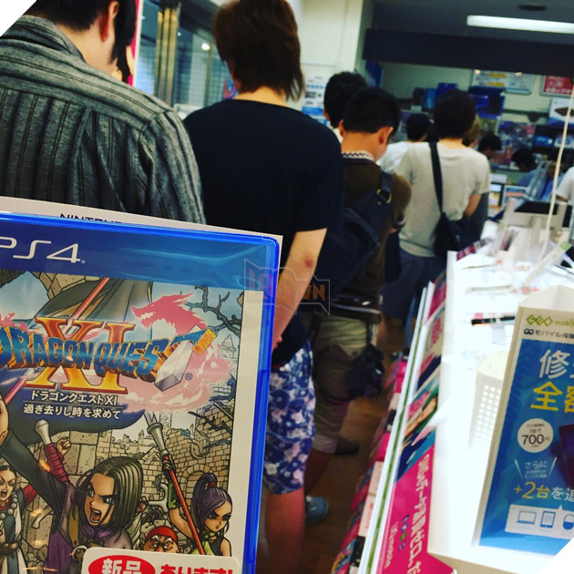 Người Nhật Bản rất cuồng "Dấu ấn rồng thiêng", và bức ảnh xếp hàng dài chờ mua game này là bằng chứng