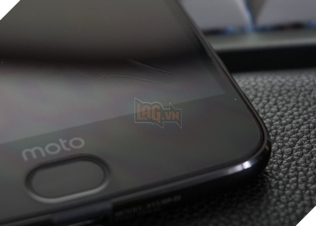 
Những vết xước nhỏ trên màn hình ShatterShield gây không ít khó chịu cho người dùng
