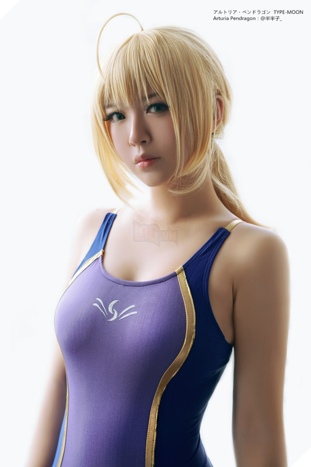 Tuyệt vời cosplay mỹ nhân Saber trong trang phục áo tắm