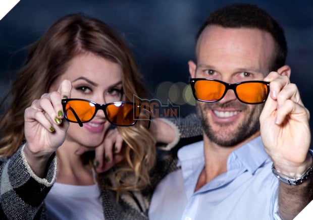 Có một cách tuyệt vời giúp bạn dùng điện thoại buổi đêm mà vẫn an toàn - Ảnh 4.