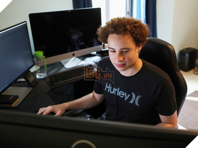 
Marcus Hutchins bị cáo buộc phát triển Trojan Kronos, liên quan đến nhiều vụ tấn công và đánh cắp tài khoản ngân hàng.
