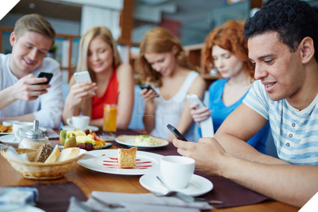 Giới trẻ trầm cảm, không hạnh phúc, tiêu cực có liên quan mật thiết tới độ tuổi và thời gian sử dụng smartphone 2