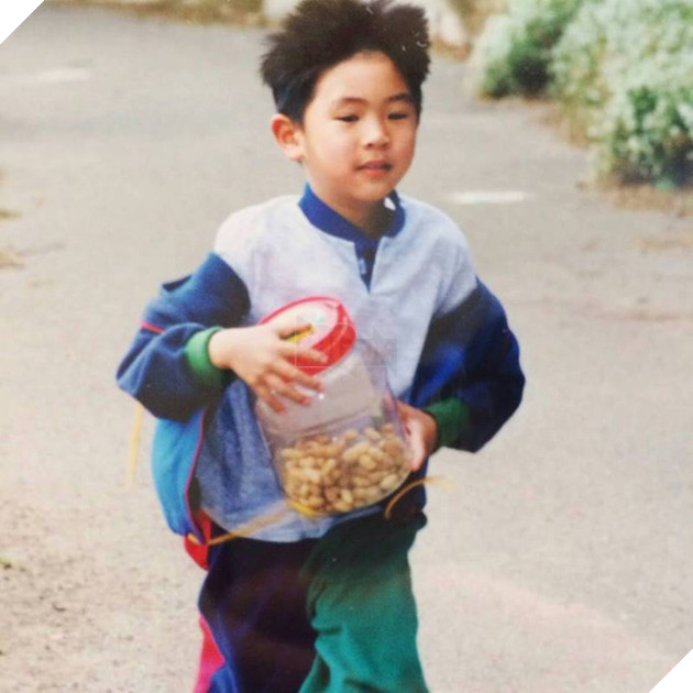 Dành cả tháng lương để mua cho cháu chiếc PS2, 15 năm sau, người bác nhận được món quà bất ngờ