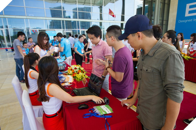 Toàn cảnh buổi lễ ra mắt sản phẩm Bphone 2017 và sản phẩm trên tay. 4