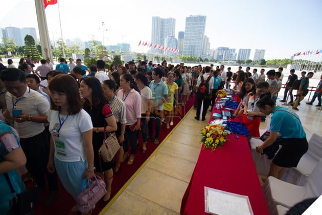 Toàn cảnh buổi lễ ra mắt sản phẩm Bphone 2017 và sản phẩm trên tay. 8