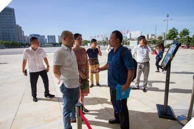 Toàn cảnh buổi lễ ra mắt sản phẩm Bphone 2017 và sản phẩm trên tay. 9